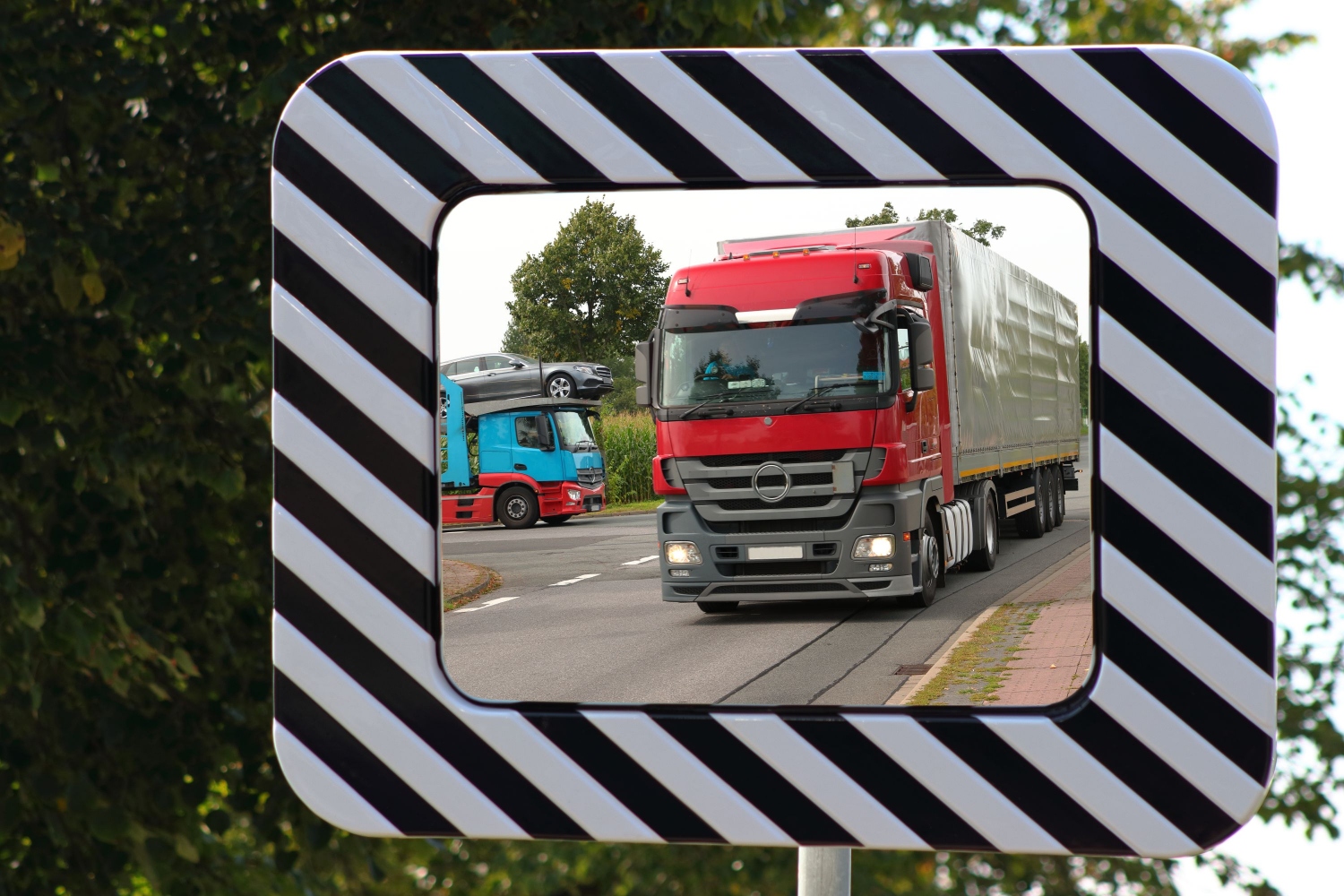 pics/Dancop/spiegel frankreich/tm-f-pc-40x60-anwendung-dancop-verkehrsspiegel-frankreich-schwarz-weiss-polycarbonat.jpg